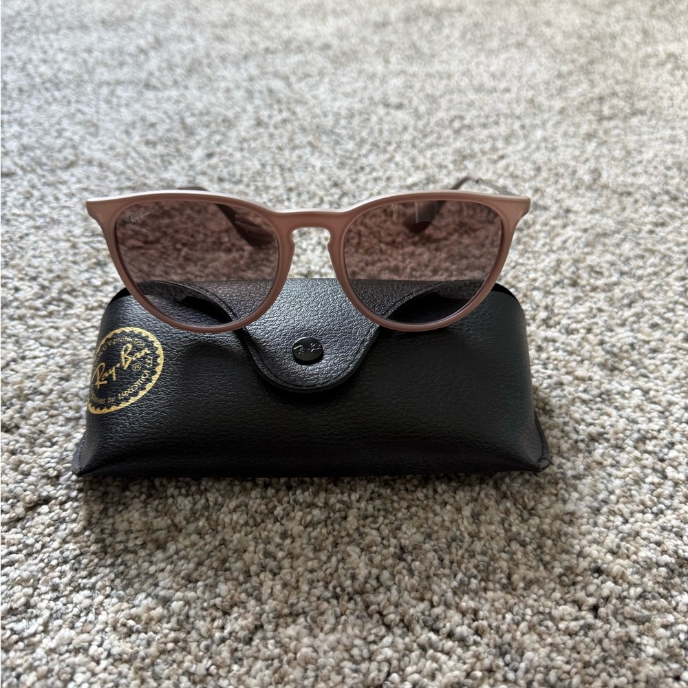 ERIKA CLASSIC Ray-Ban Blush Sunglasses with Black Case
